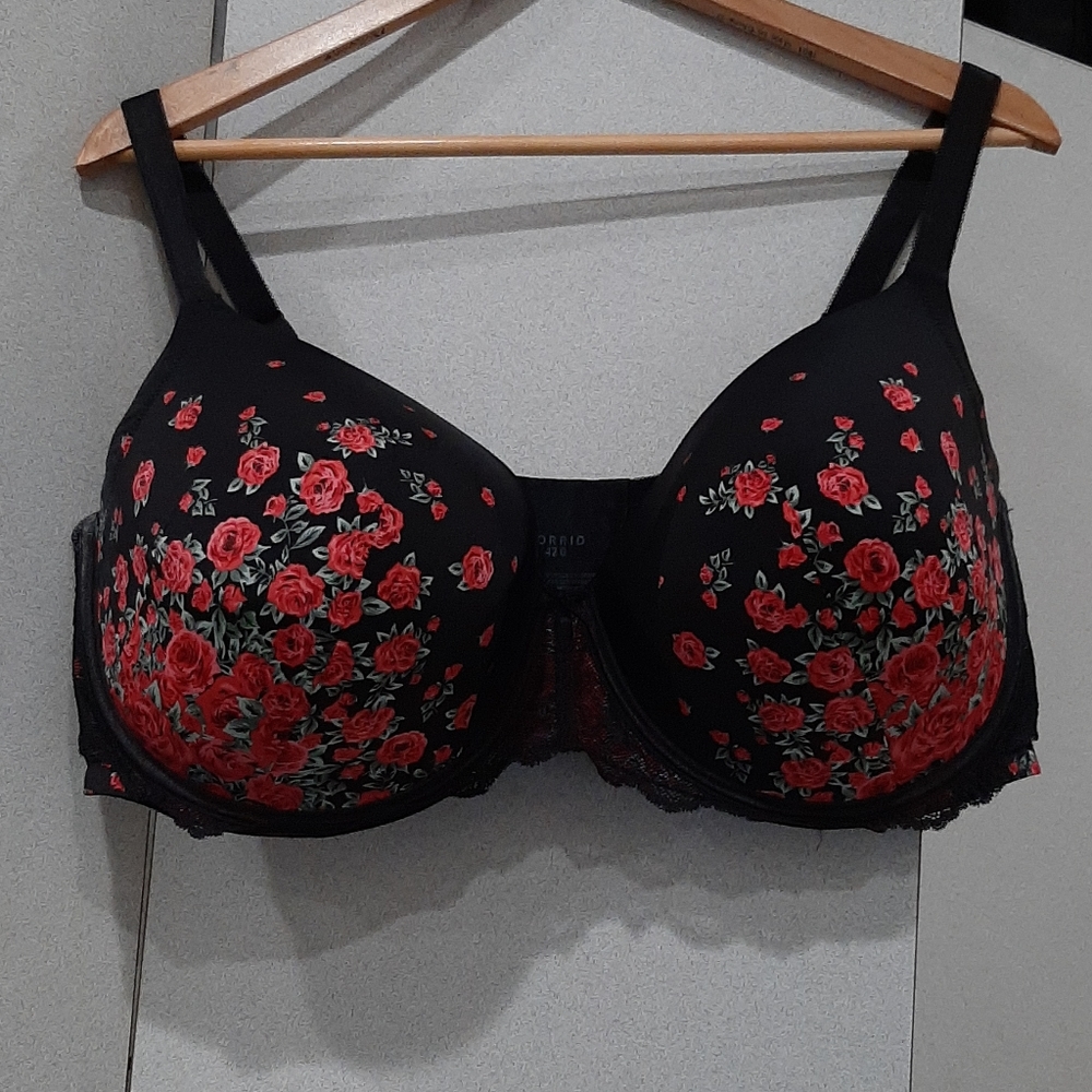 Torrid lace 42G bra with matching underwear